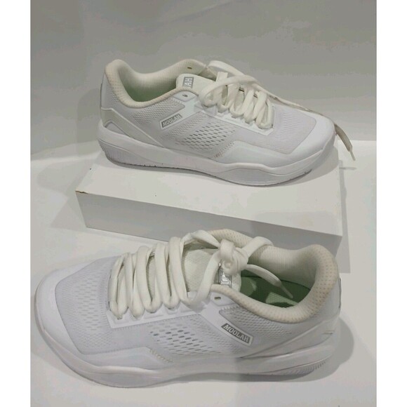 moolah Shoes - Moolah White Low Top Athletic Sneakers Women’s Size 9.5 Mesh Lace Up Shoes